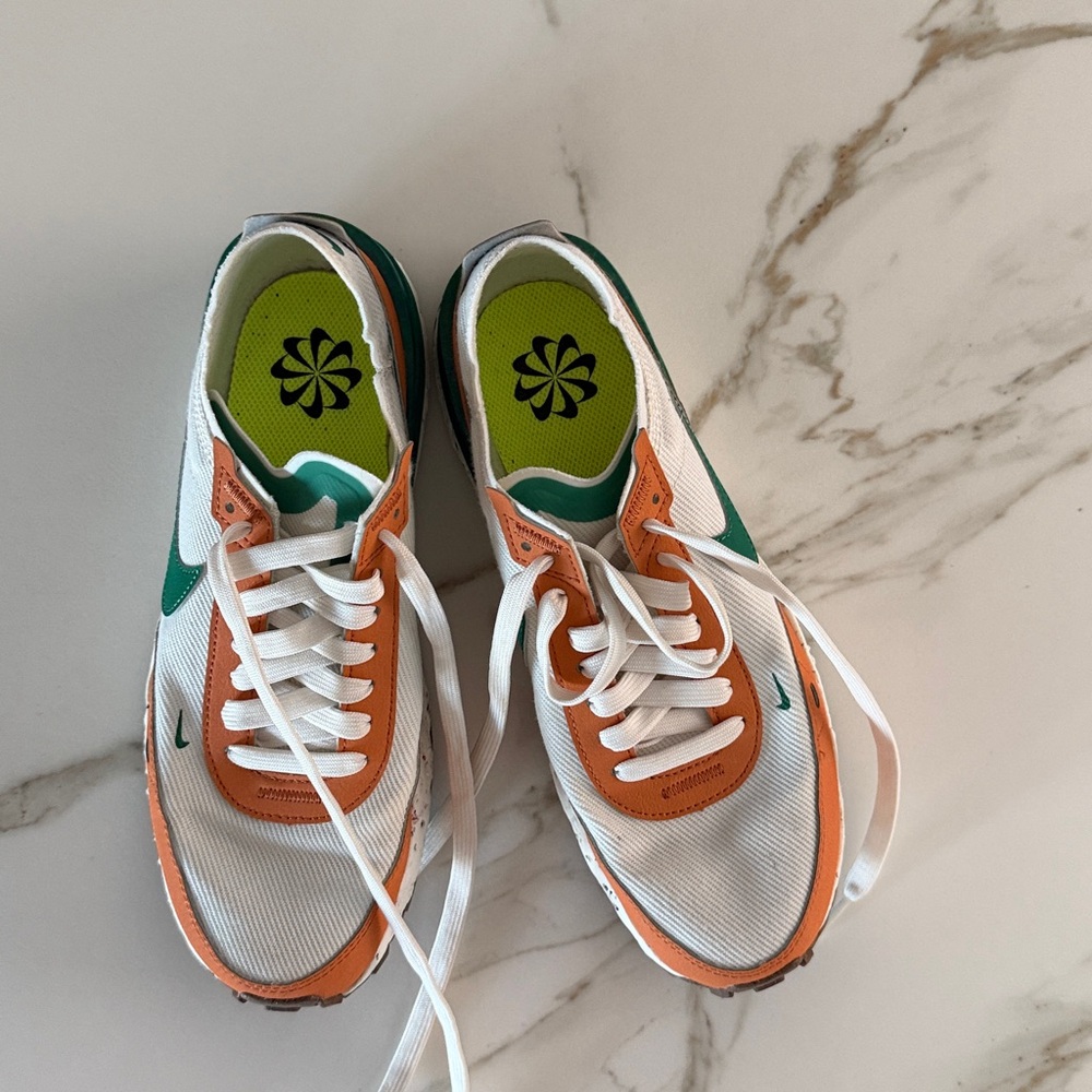 Nike
Waffle One Crater NN Sneaker
Sail, Malachite.Hot Curry.Gum, Medium Brown - Picture 4 of 6